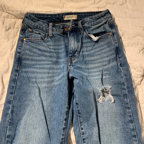 GUESS RIPPED JEANS - Picture 2 of 4